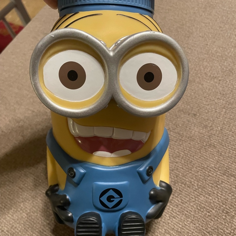 Universal Studios Minion Refillable Sipper Cup